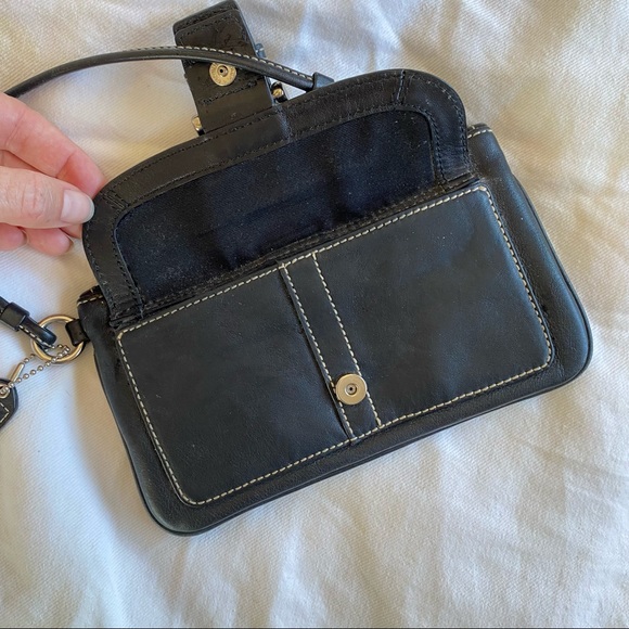 Coach genuine leather, zip up wristlet EUC - Picture 4 of 9